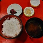 和心の宿オーモリ - ご飯はぐんま入賞米　花わかり美味しい　汁物は赤だし