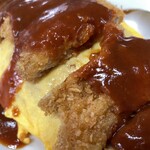 味見屋 - トンカツはそんなに厚みはないけど、揚げ具合サクサクで美味しい。