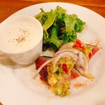 ビストロ カフェ デリ ポキナ369 - オードブル　ヤイトカツオのカルパッチョとスープ