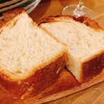 ビストロ カフェ デリ ポキナ369 - 自家製フォカッチャ