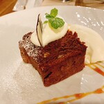 ビストロ カフェ デリ ポキナ369 - ブラウニーとミルクジェラート