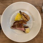 CALAMARI - 霧島豚のロースト　焼きりんごと白カビチーズ添え