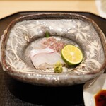 味幸 - 明石鯛　松皮造りとアラ側の身