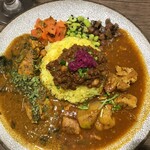 胡粋 - 真ん中のがマトンキーマ