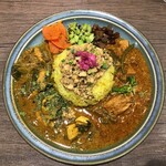 胡粋 - こちらの週替わりはスリランカポーク（右）