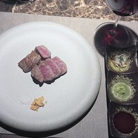 鉄板焼料理 美安 横浜 - ステーキにつける岩塩、鬼おろし、わさび