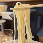 HACHI - 素晴らしい舌触りの中細麺