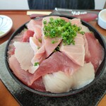 おがわ - 本マグロ入り切り落とし丼