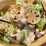 七輪焼鳥バル FUNKY JUNK FULL CHICKEN - 4人なので、サラダどーんっ