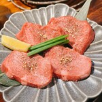 炭火焼肉 ホルモン にく式 - 