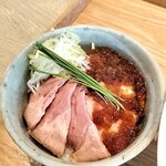 宍道湖しじみ中華蕎麦 琥珀 - ローストポーク丼