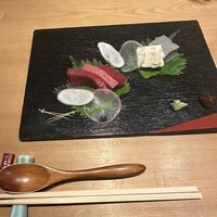 ゆば料理 東山ゆう豆 - 3種の鮪お刺身＋白い湯葉と灰色の丹波黒豆湯葉(☆☆☆☆)