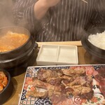 焼肉食堂まんぷく - スンドゥブ頼んだ奥さま。湯気で凄いことになってる！