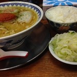 龍上海 - 赤湯からみそラーメン、小ごはん、追加トッピングのねぎ♡  このねぎをラーメンにのせて、スープの味わいとともにねぎを食べるのが良いです。  