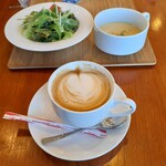 アンド ブル コーヒー - カフェラテ HOT、サラダ&コーンスープ