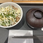 松屋 - 料理写真:ねぎマヨ辣牛めし(並)(580円)