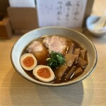 山崎麺二郎 - らーめん900円
                                味付け玉子100円
                                メンマ増し100円