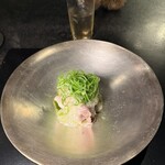 Alternative - 6皿目
      月輪熊、蓮根餅、天王寺蕪のソース、難波ネギのサラダ。