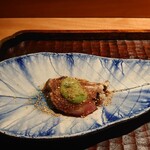 鈴田式 - 薪で燻した鰹におくら胡瓜のピューレ 