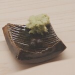 鮨 陸 - 刺身用のわさびと生胡椒(つぶ貝に)
