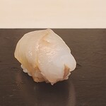 鮨 陸 - カワハギと肝の握り