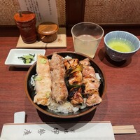 伊勢廣 京橋本店 - 丼　特製鶏スープ、お新香付き
                    4本丼　　　　　2300円