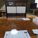 松葉寿司 - 立派な座卓に１人ぽつん