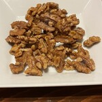 上野 - デザート（胡桃を飴で絡めた物）虎皮模様の揚げクルミ？