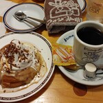 コメダ珈琲店 - 東京ばな奈ミニシロノワール(すみませんm(_ _)m直ぐ撮ったのですが、ソフトクリームが溶けています。)とブレンドコーヒー