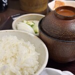 とんかつ 竹亭 田上店 - ご飯と味噌汁
