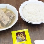 Song Fa Bak Kut Teh - ライスとバクテー