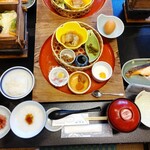 和心の宿オーモリ - 朝食もご飯のお供いっぱいです　キビ入りお粥も美味