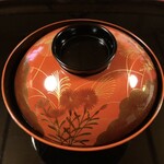 紀尾井町 福田家 - プラスチックに見えるほど薄く艶のある輪島塗の椀