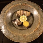 紀尾井町 福田家 - 焼物は織部丸皿に載せて