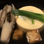 紀尾井町 福田家 - 玉子豆富の中にすっぽんの皮が潜められています