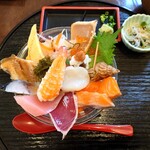 渥美の丼屋 まるみ - 海鮮ミルフィーユ丼(小盛り)　980円