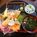 渥美の丼屋 まるみ - 海鮮ミルフィーユ丼(小盛り)　980円