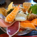 渥美の丼屋 まるみ - 海鮮ミルフィーユ丼(小盛り)　980円