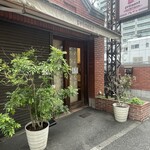 プレザン - 外観　開店時間30分前