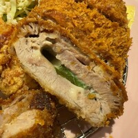 丸新 - マグロは肉厚です