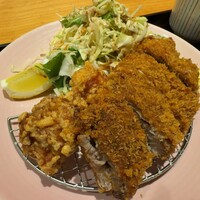 丸新 - マグロチーズフライと鶏唐揚げ