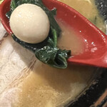 麺屋 伍利羅 - ほうれん草　うずら卵