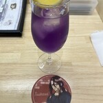コラボカフェ本舗 - 実験ドリンク。レモンを絞ると…？