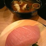 大起水産回転寿司 - 赤だし＆本マグロの大トロ