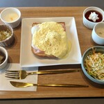 CAFE&DINING Re:am - 料理写真:エッグベネディクト