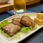 寿し辰 - 鮪ガーリック焼き（¥750税抜き）
      マグロの切身のガリバタ醤油味です♪
      んなもんウマいに決まってるヤツ！
      ゞ(｡｡*)ﾉｳｯ!ヾ(*'ﾛ')ﾉ"ﾏｯ!ゞ(*｡｡)ﾉｳｯ!ヾ('ﾛ'*)ﾉ"ﾏｯ!