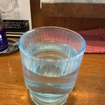 麺屋 藤むら - お水はコップとポットが置かれているので自分で汲みます。