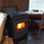 鉄師 卜蔵家 鈩の舎 カフェタタラノイエ - ペレットストーブ