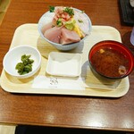 ろく水産 - 