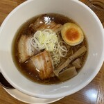 老家 - 中華そば 醤油 858円